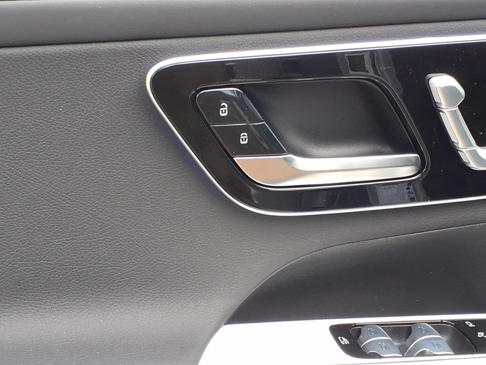New 2026 SILVER Mercedes-Benz GLC 300 image 14
