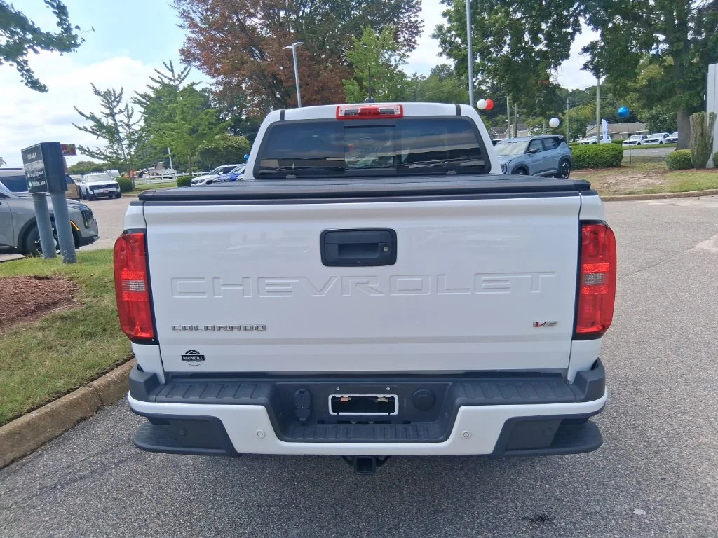 Used 2022 White Chevrolet Z71 image 6
