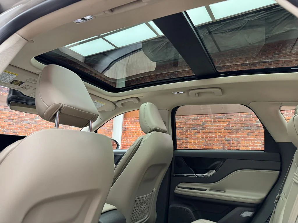 Used 2023 Pearl Metallic Lincoln Standard image 23