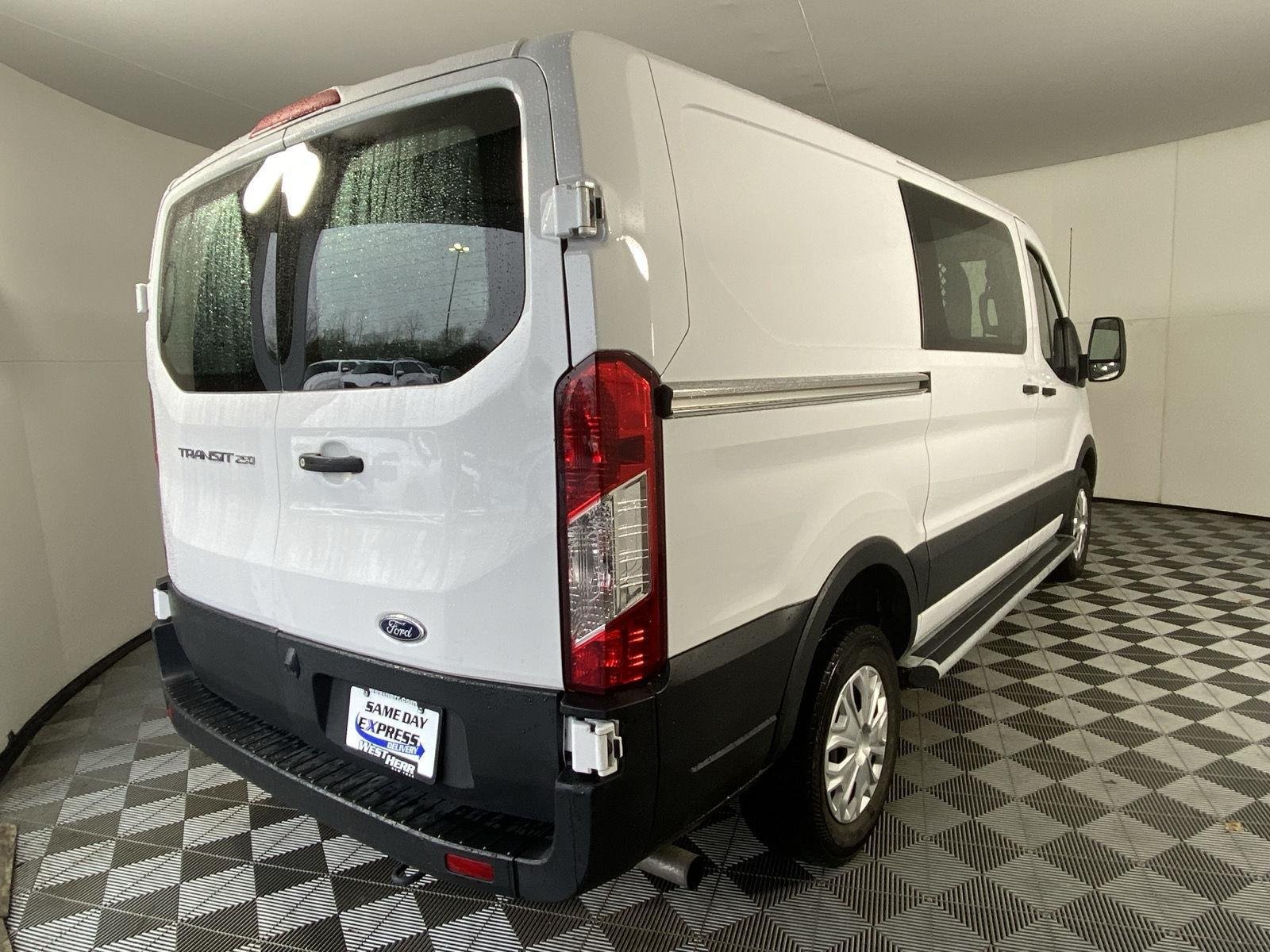 Used 2025 Oxford White Ford Base image 8