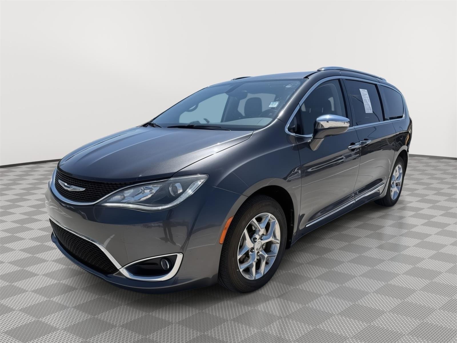 Used 2018 Granite Crystal Metallic Clearcoat Chrysler Limited image 5