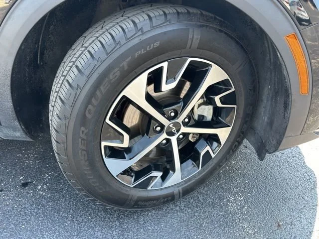 2023 Kia Sportage EX - Photo 9