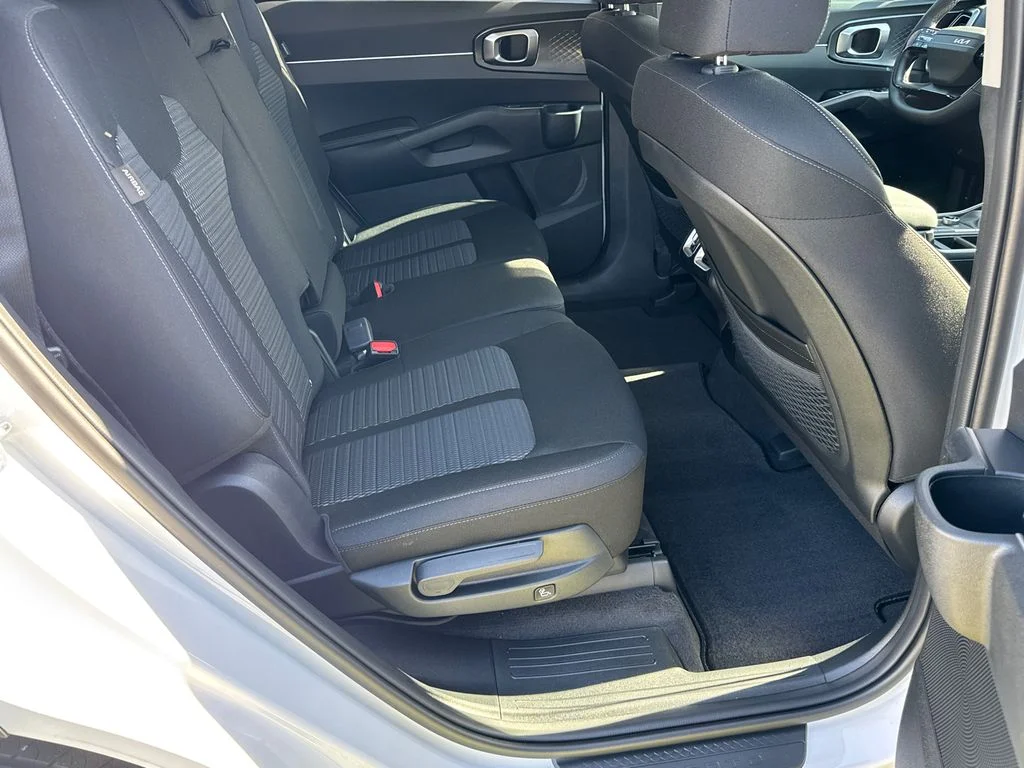 New 2026 Glacial White Pearl Kia LX image 15