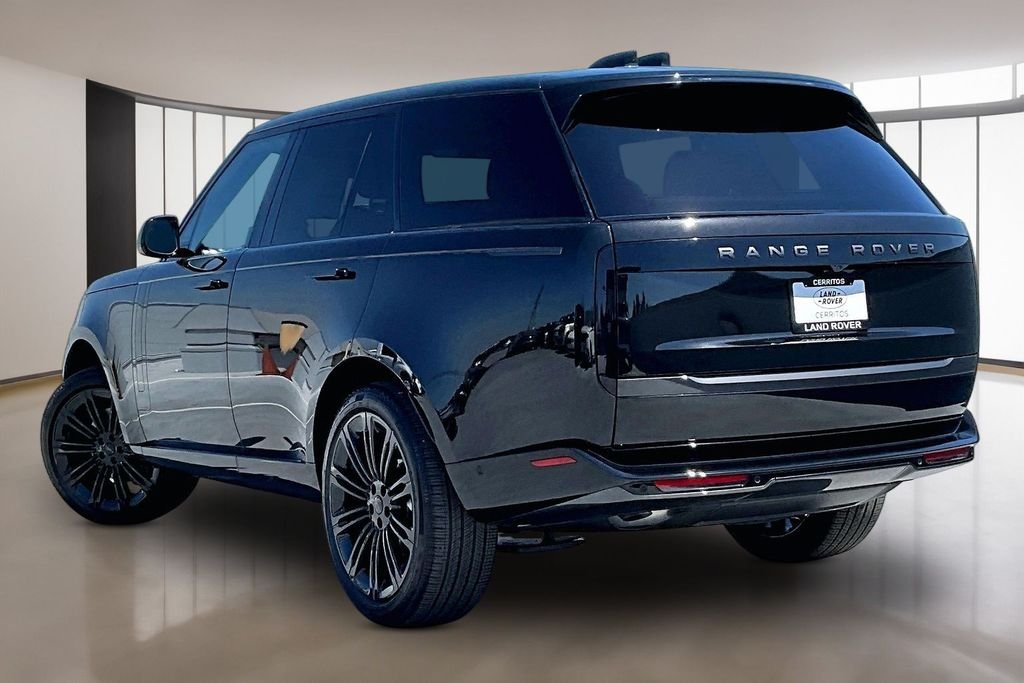 New 2026 SANTORINI BLACK Land Rover SE image 3