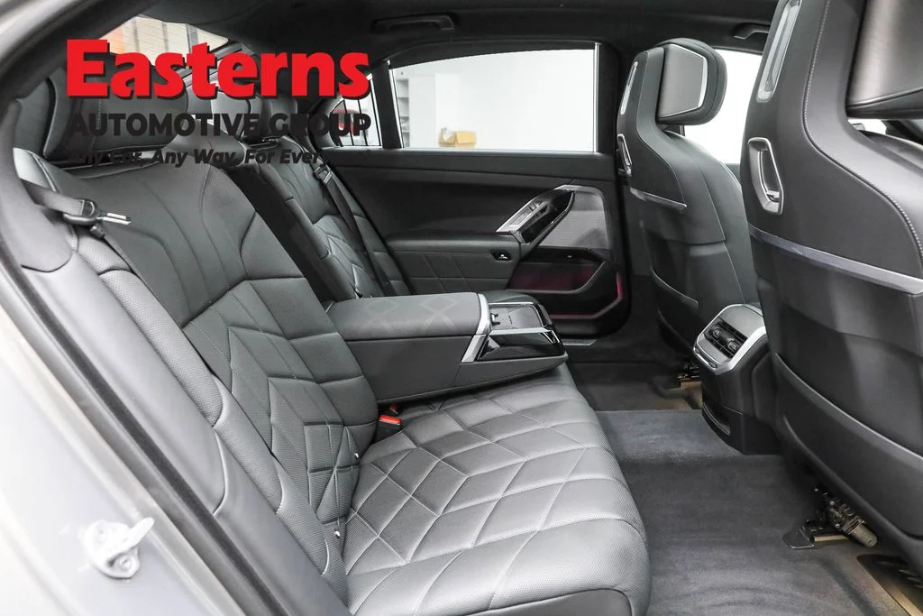 Used 2023 Gray BMW 760i xDrive image 27