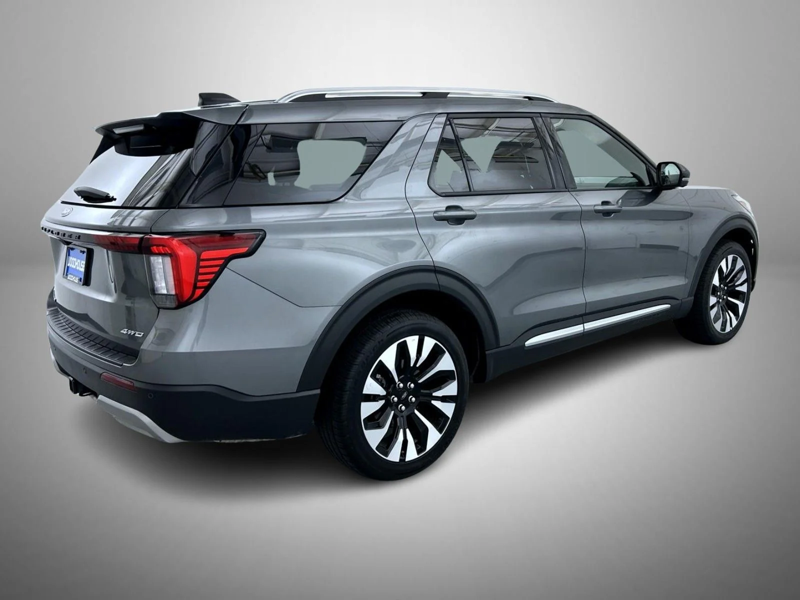 Used 2025 Gray Ford Platinum image 5