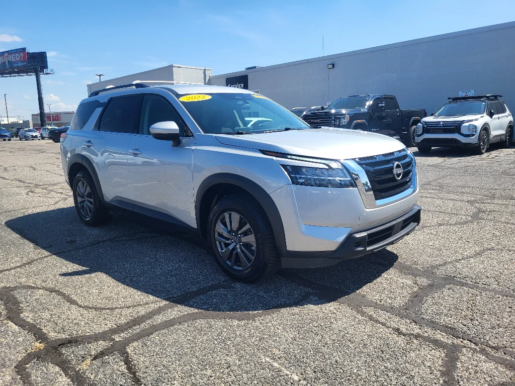 Used 2022 Brilliant Silver Metallic Nissan SV image 4