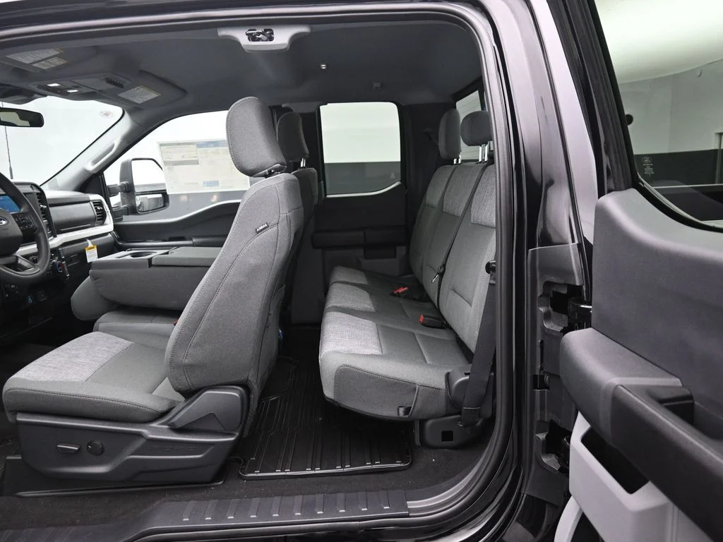 New 2026 Agate Black Metallic Ford XLT image 17