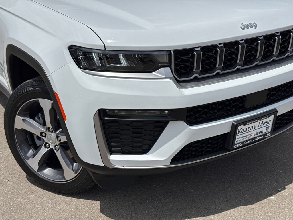 New 2026 Bright White Clear-Coat Exterior Paint Jeep Limited image 6