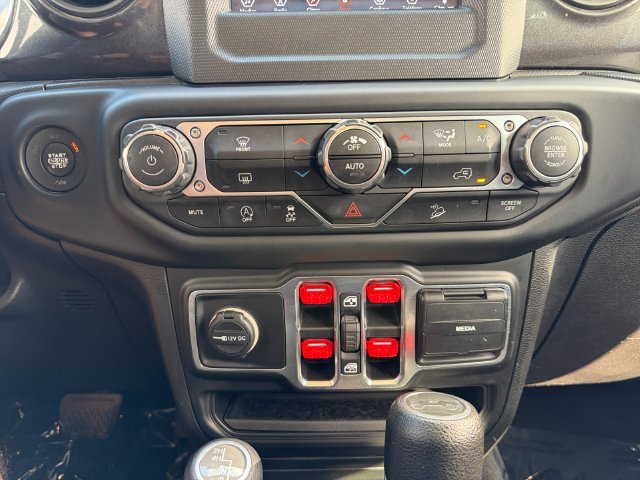 Used 2019 White Jeep Unlimited Sport Altitude image 27