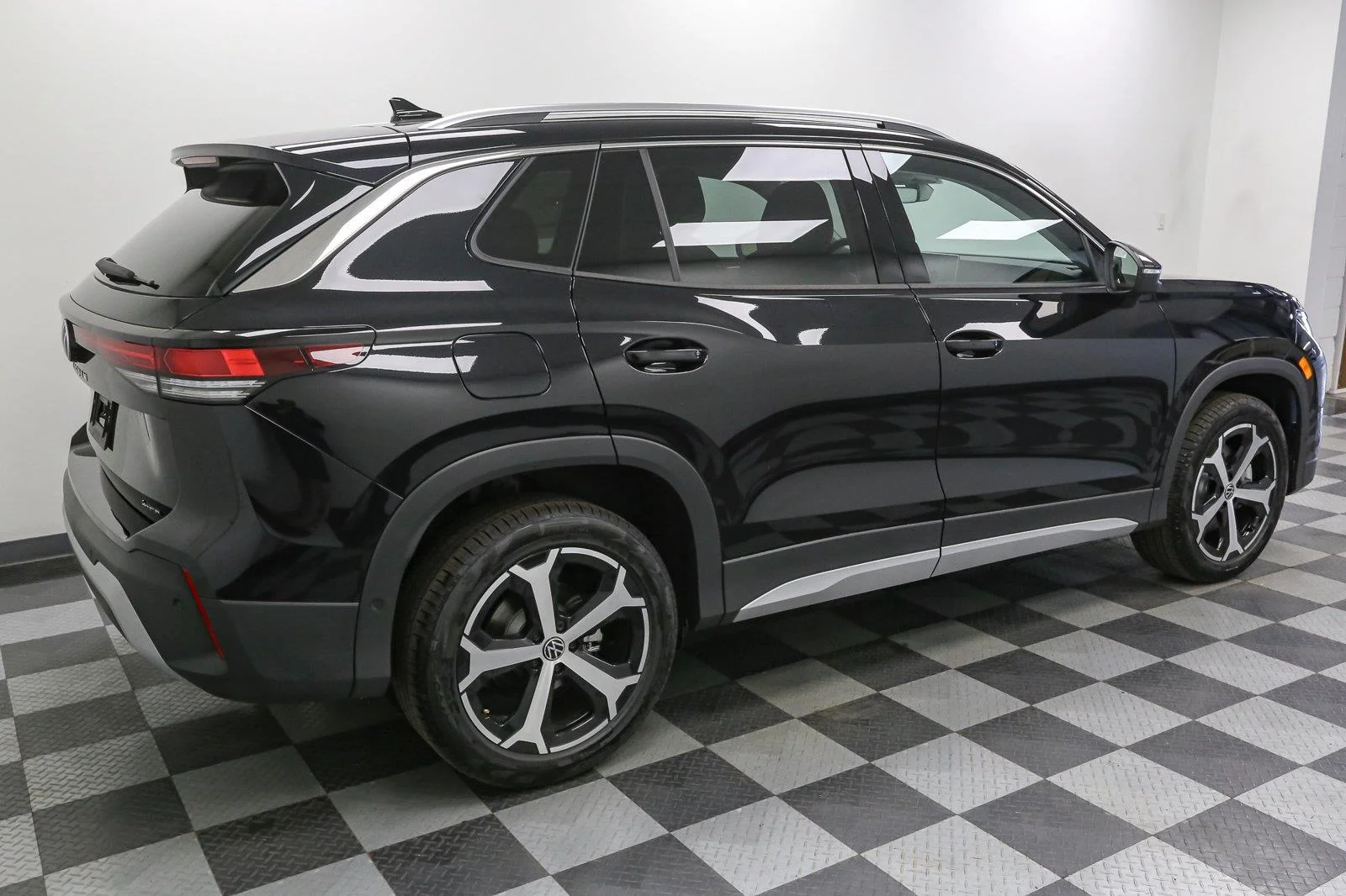 New 2026 Deep Black Pearl Volkswagen SE image 8