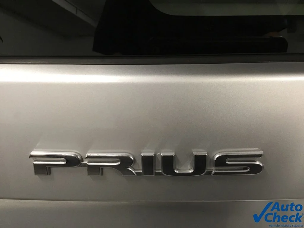 Used 2015 Silver Toyota Three image 14