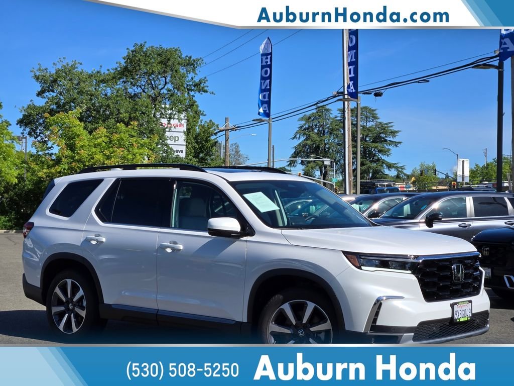 2025 Honda Pilot Touring AWD's photo