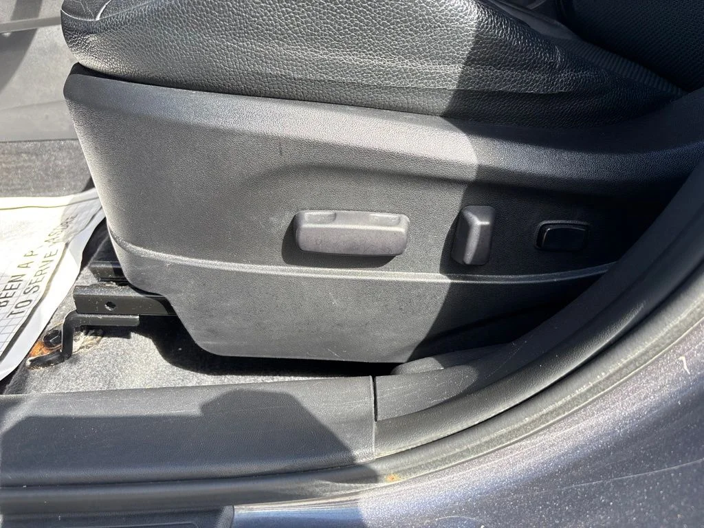 Used 2015 Gray Hyundai SE image 13