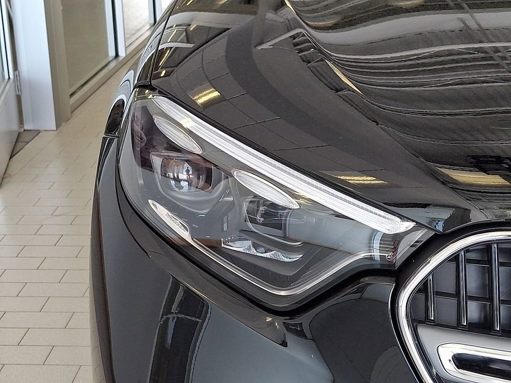 New 2026 Obsidian Black Metallic Mercedes-Benz GLC 300 image 36
