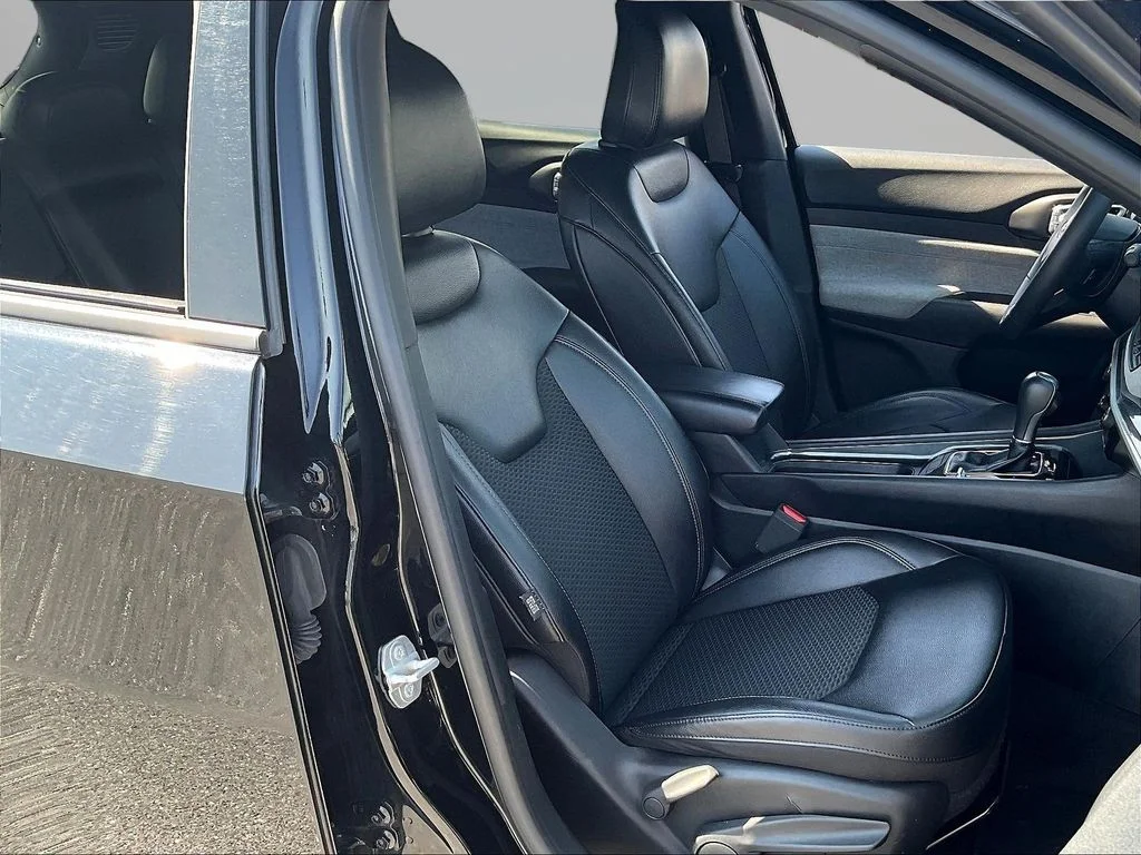 Used 2024 Black Jeep Latitude image 28