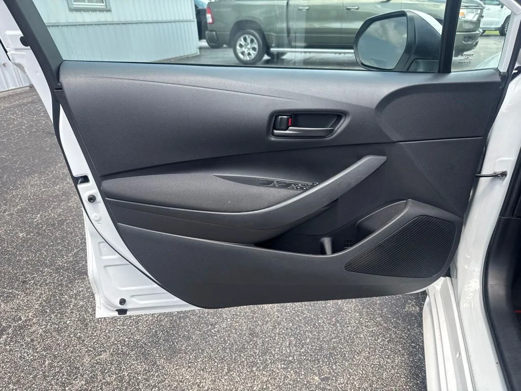 Used 2022 White Toyota LE image 14