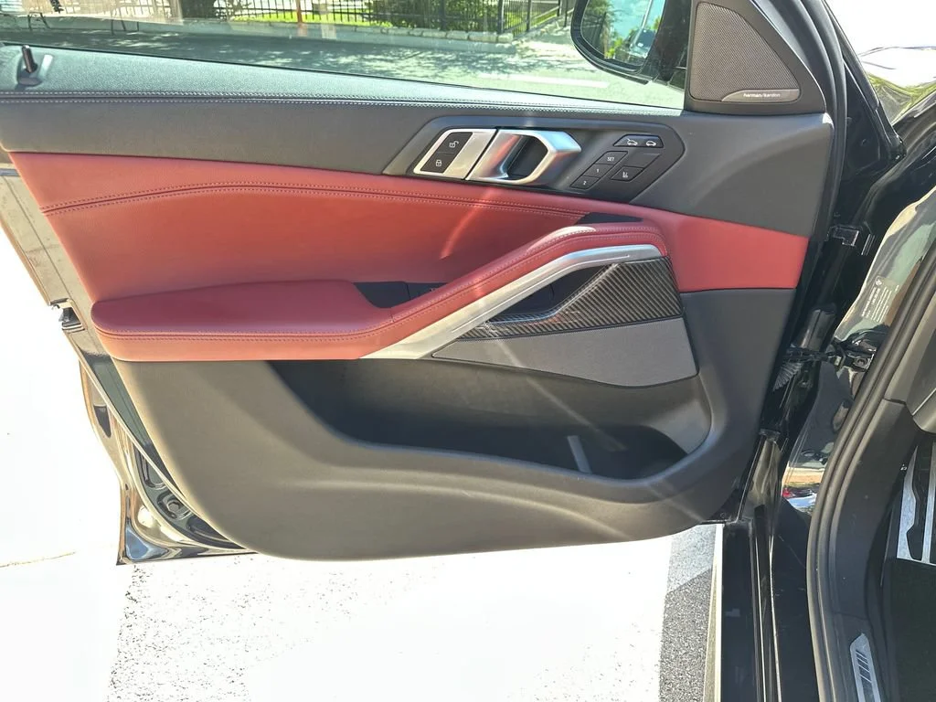 Used 2022  BMW M50i image 21