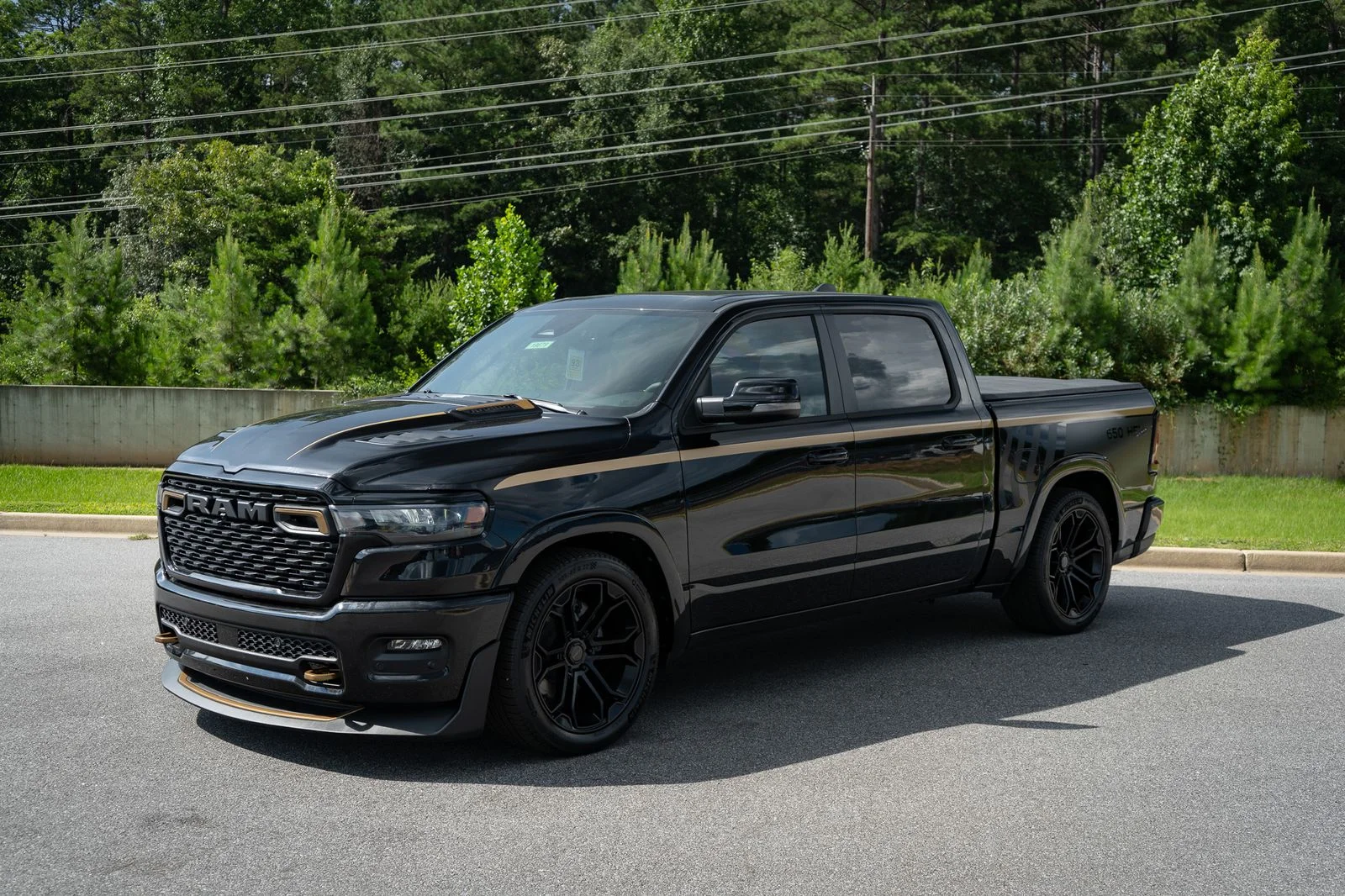 New 2026 Diamond Black Crystal Pearl-Coat Exterior Paint RAM Big Horn with DC 650 Supercharged Package image 14