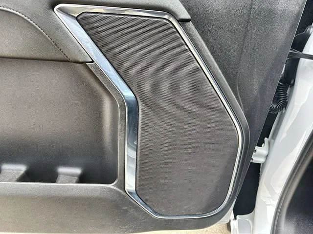 Used 2024 Summit White GMC Elevation image 23