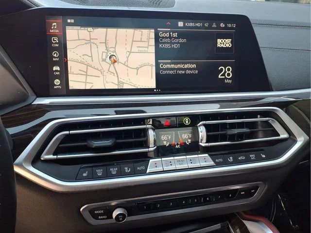 Used 2021  BMW xDrive40i image 12