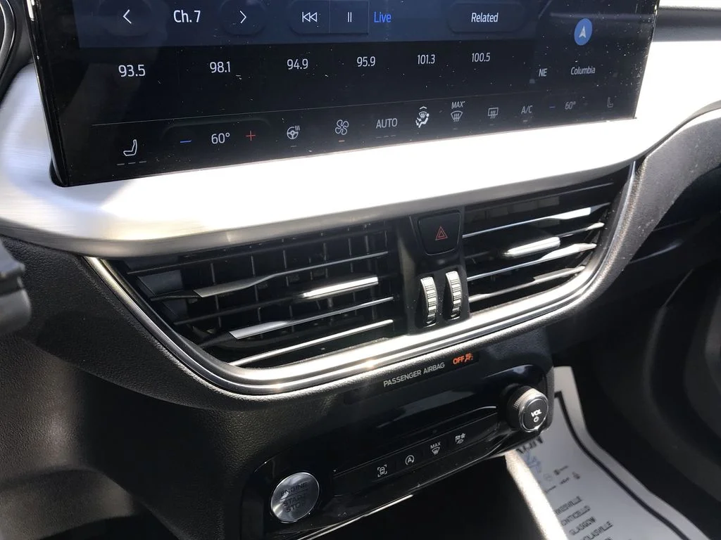 Used 2025  Ford Platinum image 18