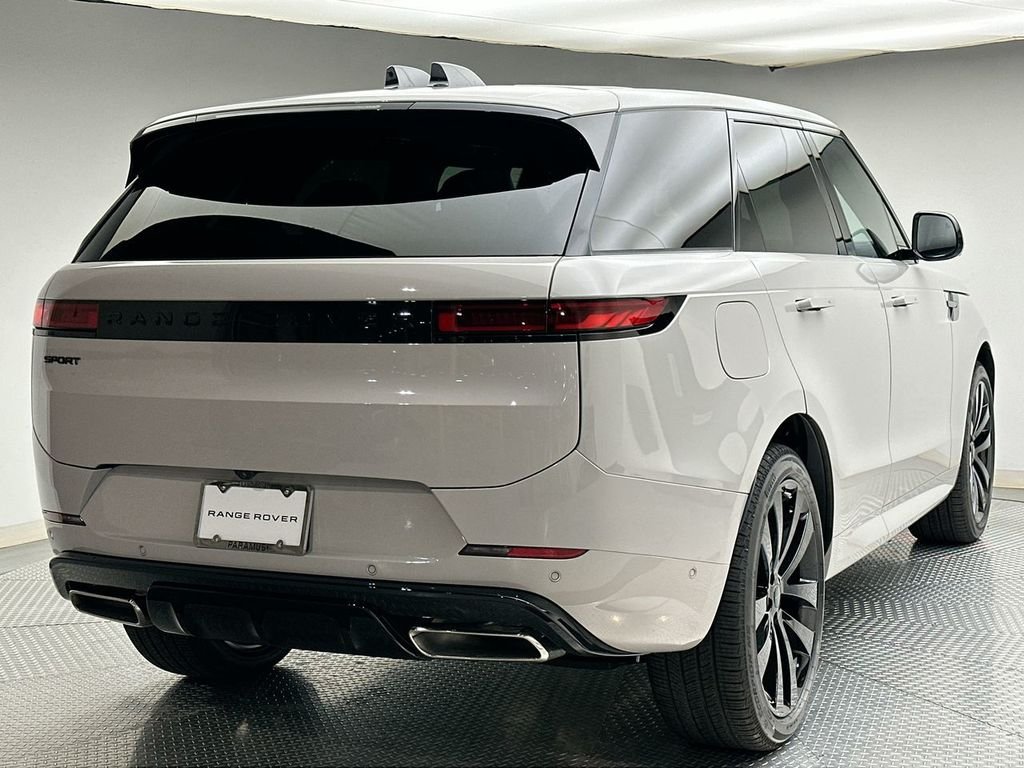 New 2026 Borasco Grey Land Rover Dynamic SE image 3