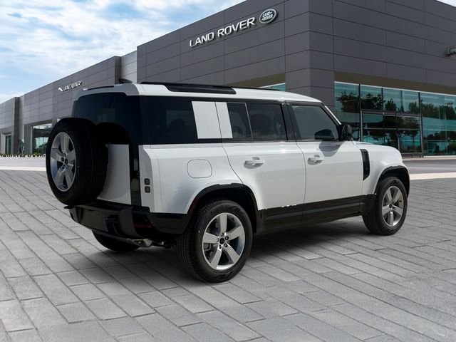 New 2026 Fuji White Land Rover X-Dynamic SE image 5