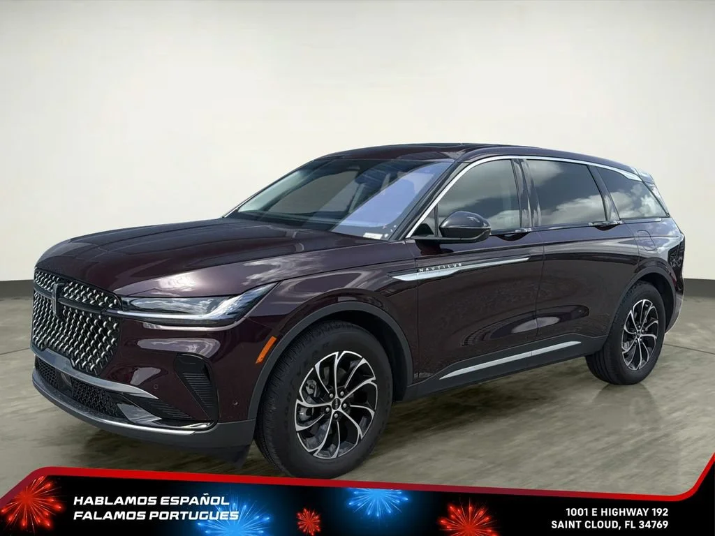 Used 2024 Red Lincoln Premiere image 2