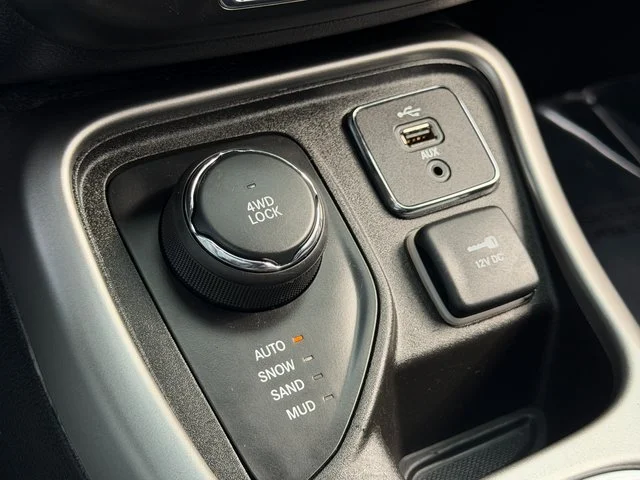 Used 2017 Diamond Black Jeep  image 20