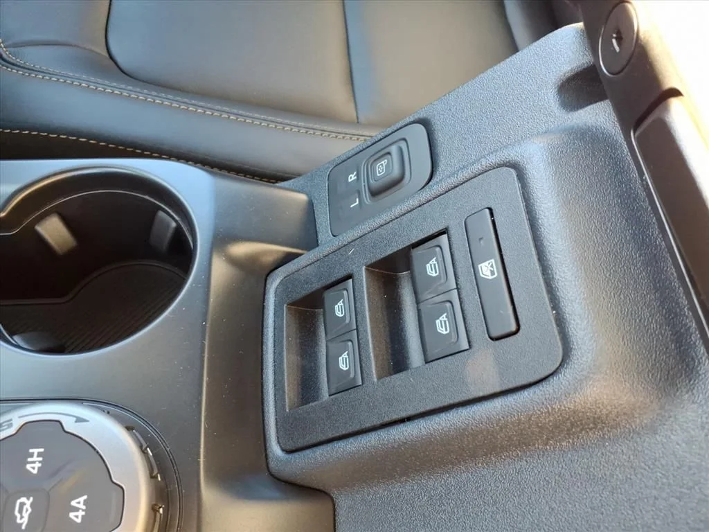 New 2025 Azure Gray Metallic Tri-Coat Ford Badlands® image 22