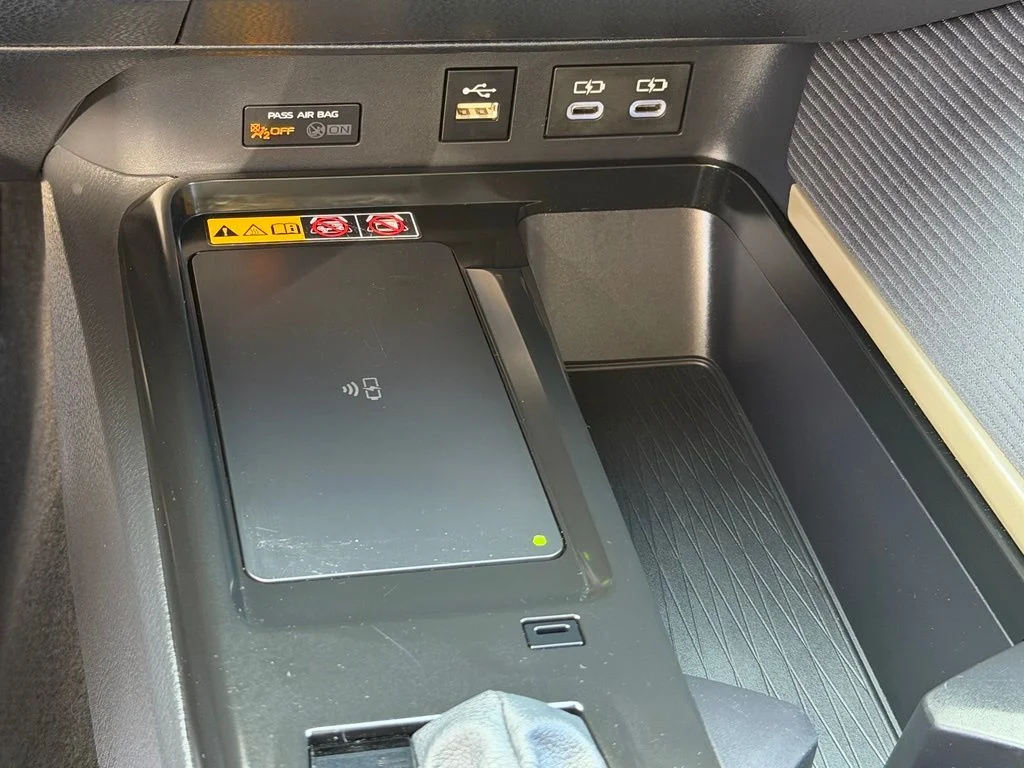 Used 2025  Toyota SE image 17