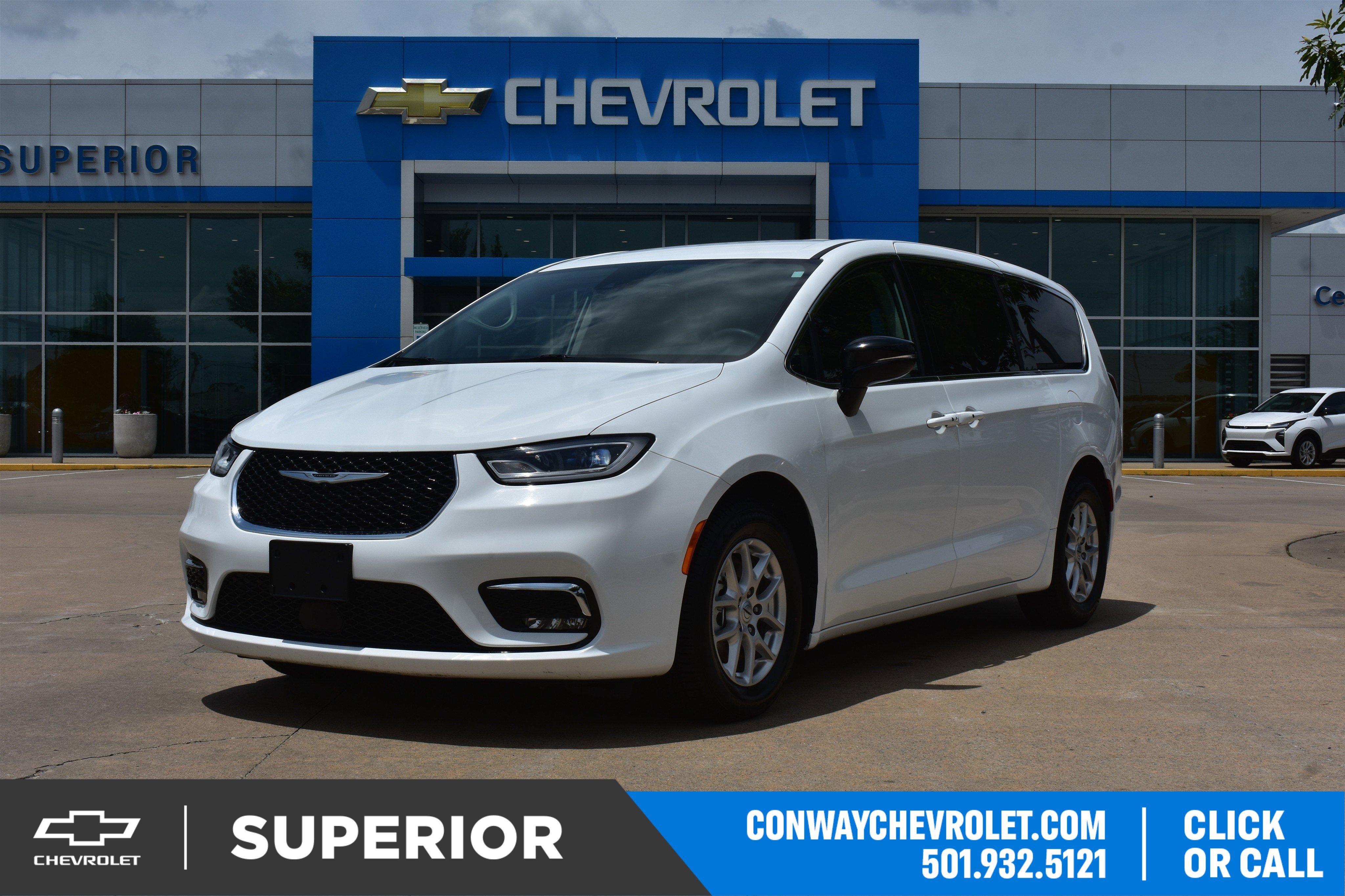 2024 Chrysler Pacifica Touring L's photo