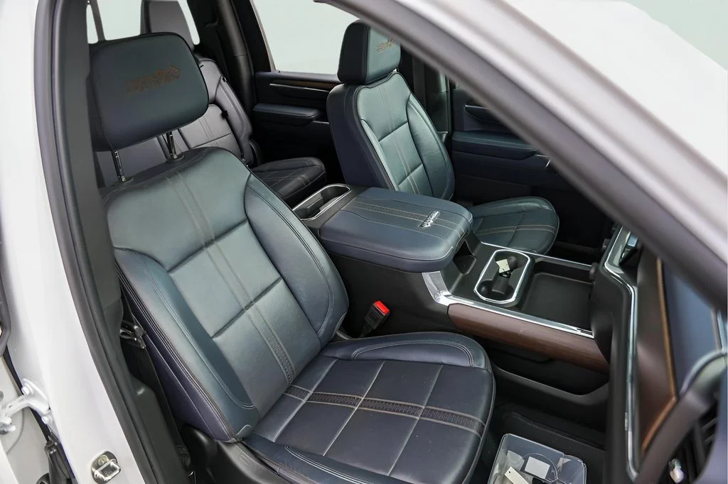 Used 2024 White Chevrolet High Country image 34
