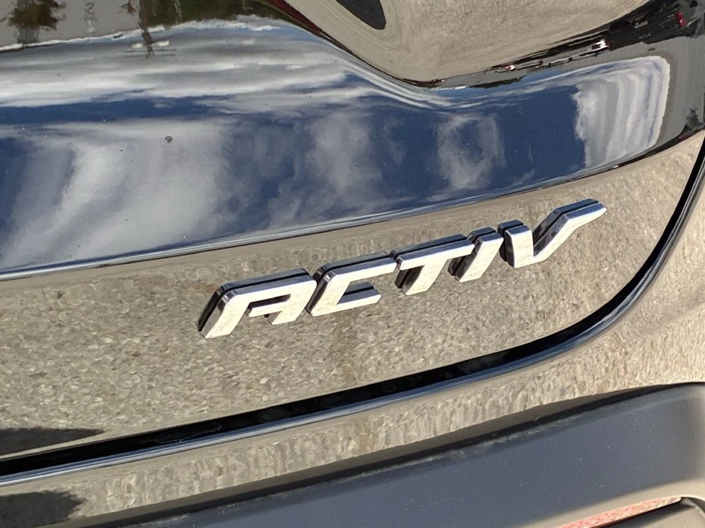 New 2026 Mosaic Black Metallic Chevrolet ACTIV image 9