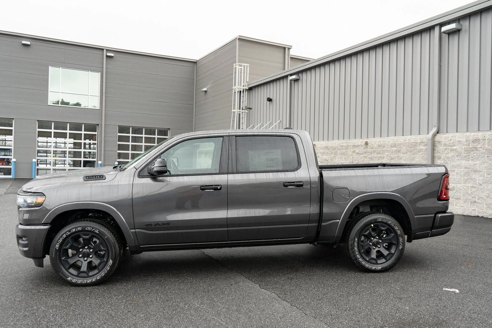 New 2026 Granite Crystal Metallic Clearcoat RAM Big Horn/Lone Star image 5