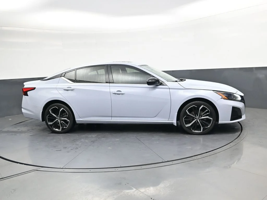 Used 2023 Gray Nissan 2.5 SR image 4