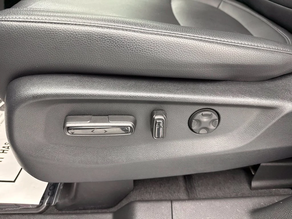 2025 Honda Odyssey EX-L Minivan Slide 18