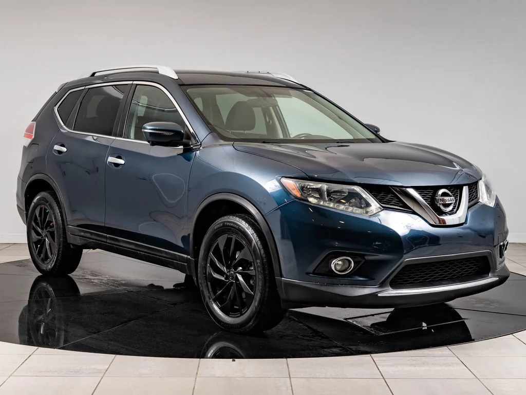 Used 2015 Arctic Blue Metallic Nissan SL image 12