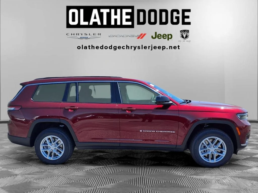 New 2026 Velvet Red Pearl-Coat Exterior Paint Jeep Laredo image 30