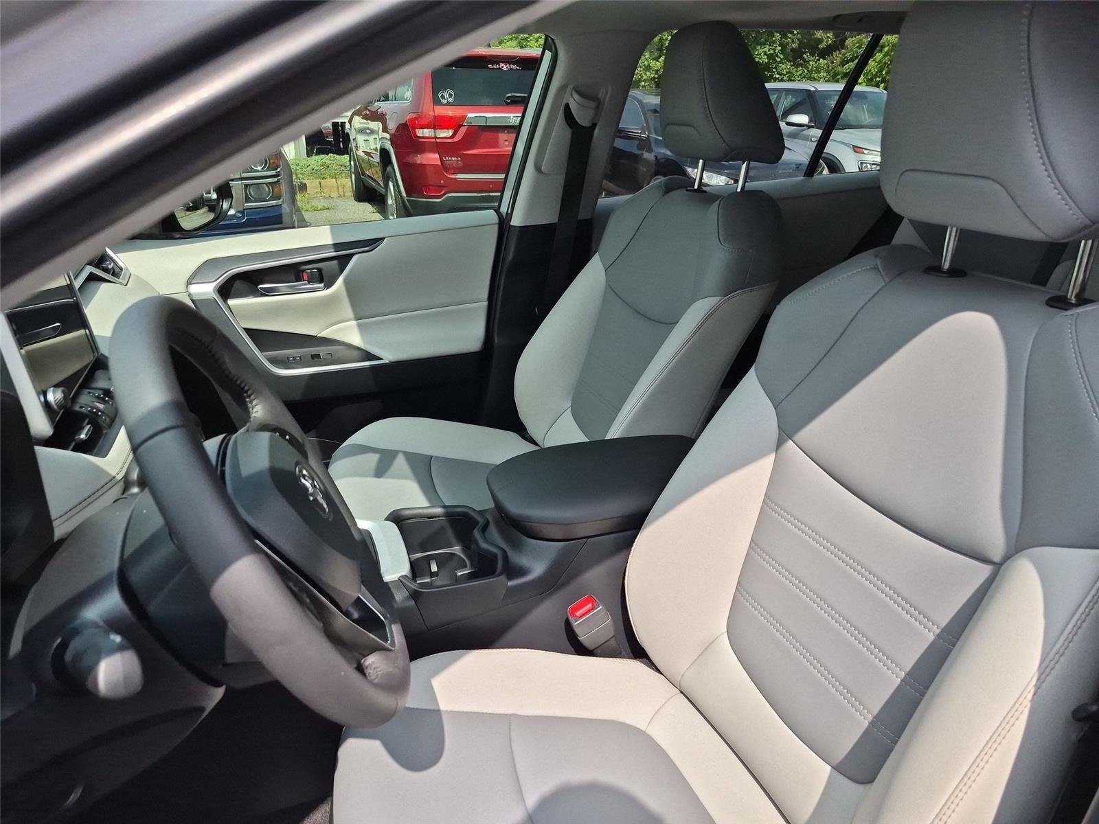 Used 2025 Silver Sky Metallic Toyota XLE Premium image 18