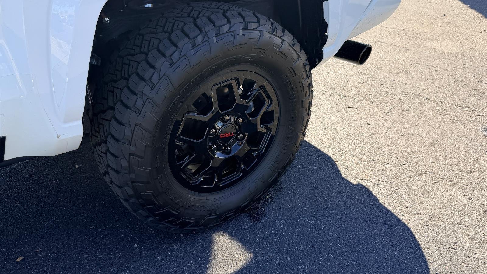 2025 Toyota Tacoma SR5 - Photo 7