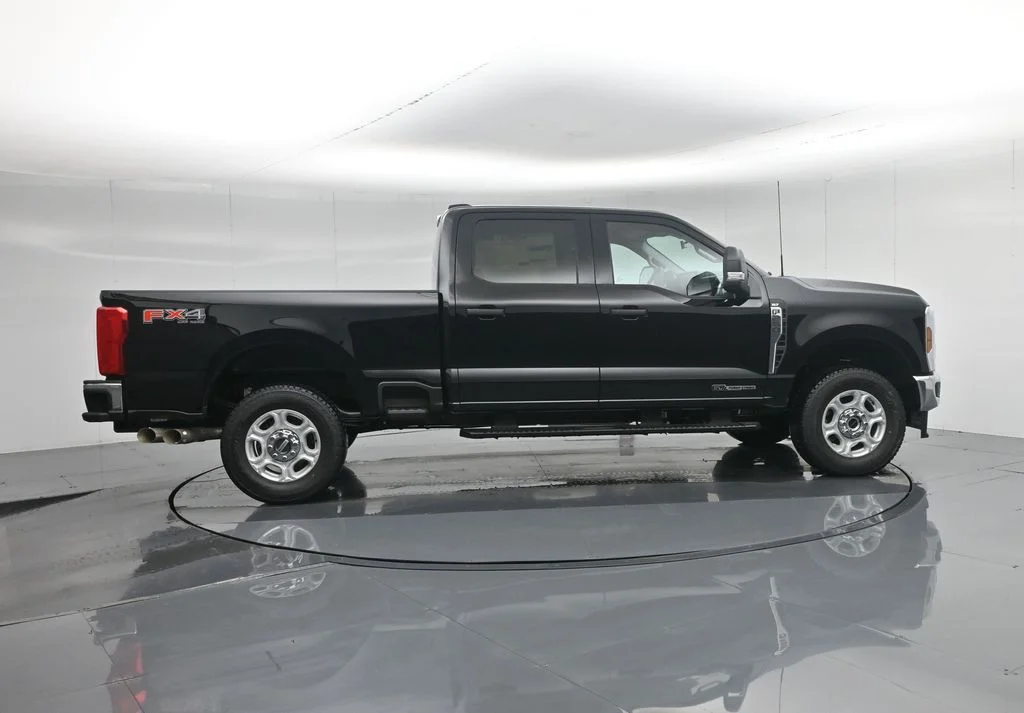 New 2026 Agate Black Metallic Ford XLT image 26