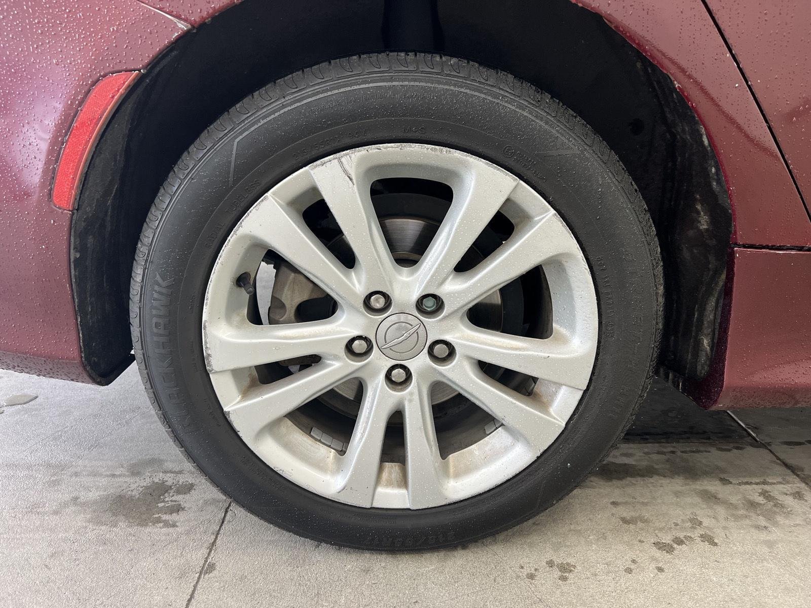Used 2015 Velvet Red Pearlcoat Chrysler Limited image 9