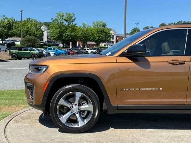 New 2026 Copper Shino Metallic Clear-Coat Exterior Paint Jeep Limited image 12