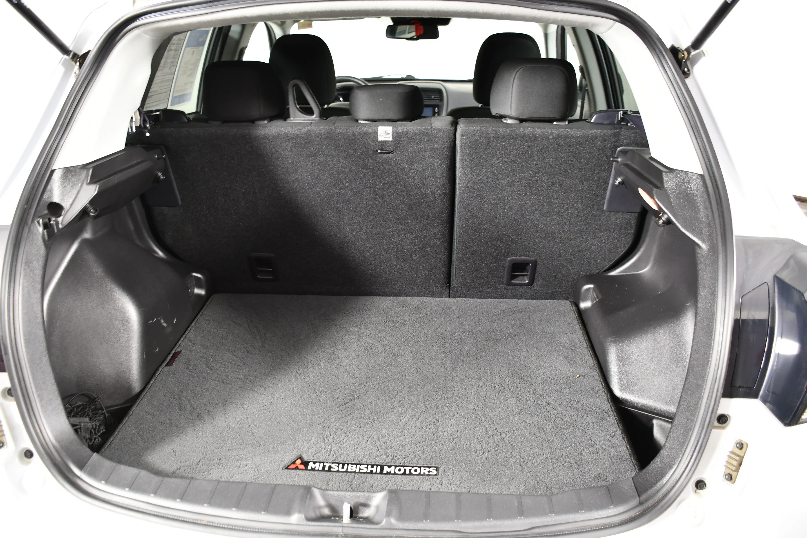 Used 2022 White Diamond Mitsubishi ES image 48