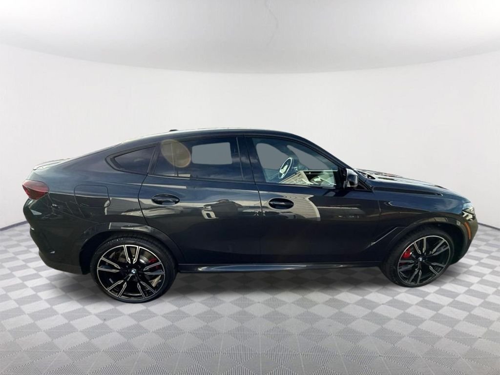 New 2026 Singapore Grey II Metallic BMW M60i image 4