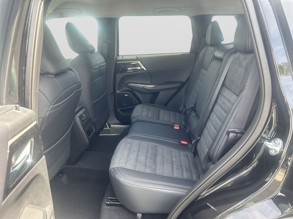 New 2026 LABRADOR BLK PR Mitsubishi SE image 16