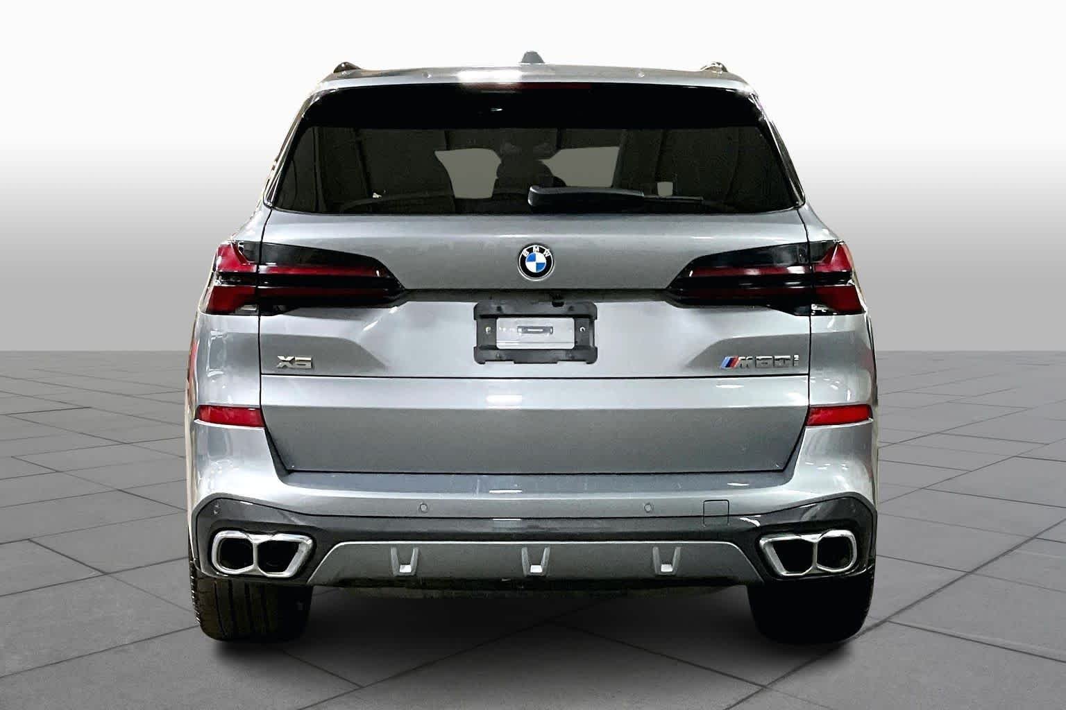 Used 2025 Skyscraper Grey Metallic BMW M60i image 8