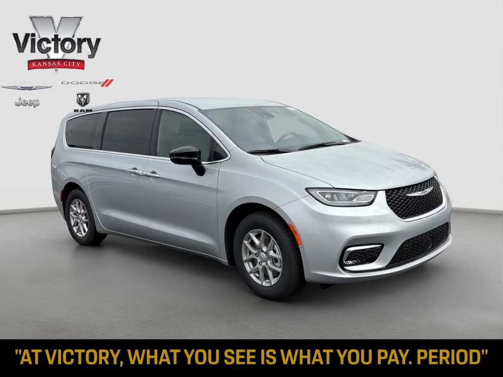 2026 Chrysler Pacifica Select's photo